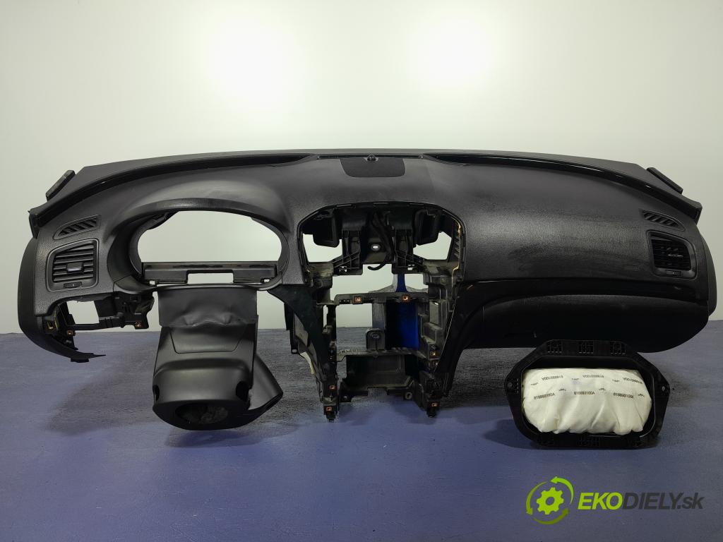 Opel Insignia 2011 kokpit,pristrojová doska 01