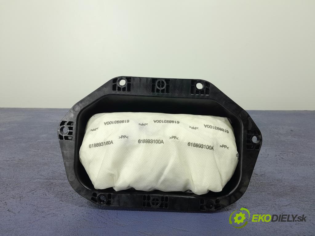 Opel Insignia 2011 kokpit,pristrojová doska 01