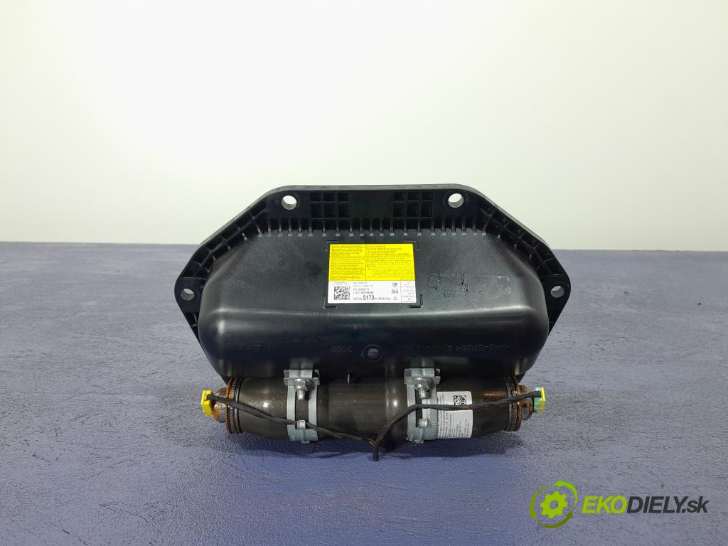 Opel Insignia 2011 kokpit,pristrojová doska 01