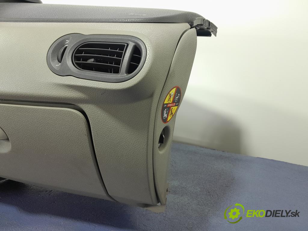Renault Modus 2005 kokpit,pristrojová doska 01