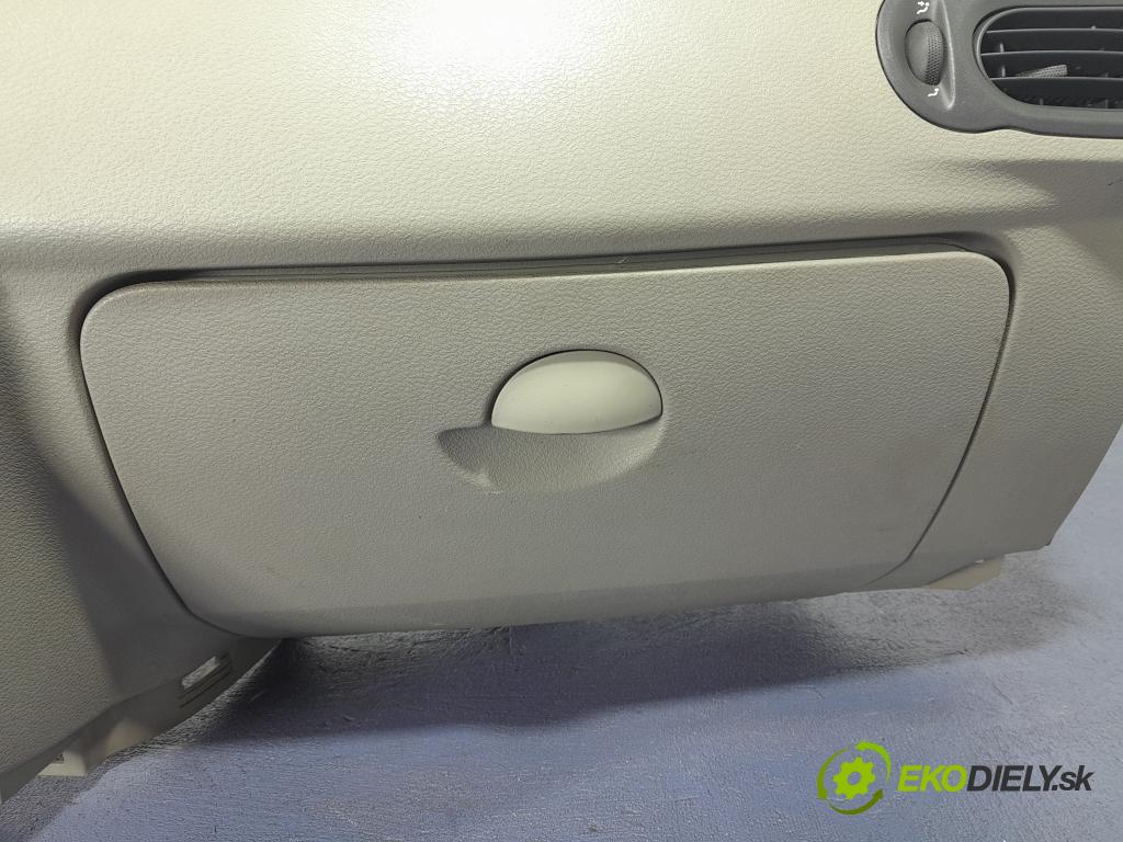 Renault Modus 2005 kokpit,pristrojová doska 01