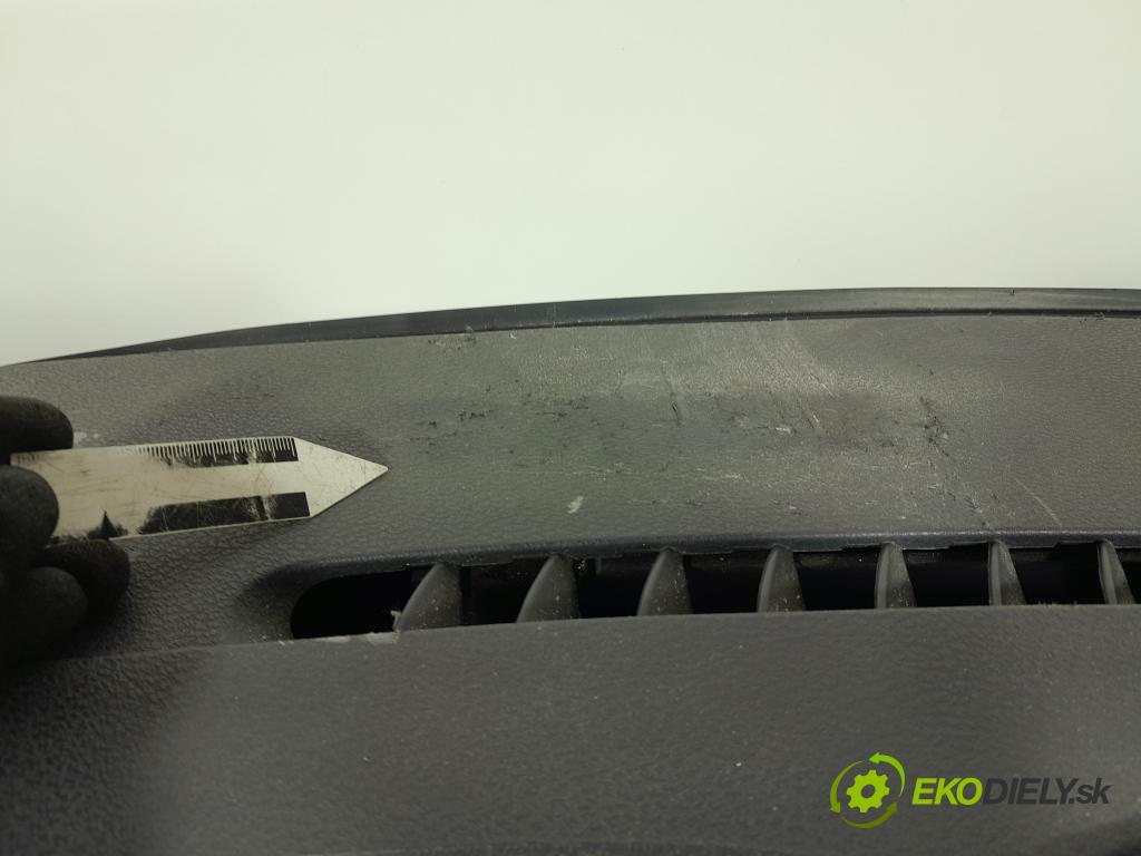 Renault Modus 2005 kokpit,pristrojová doska 01