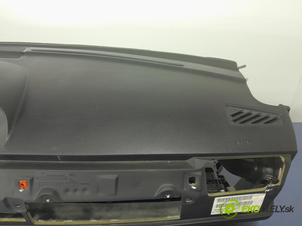 Bmw Seria 7 2006 kokpit,pristrojová doska 01