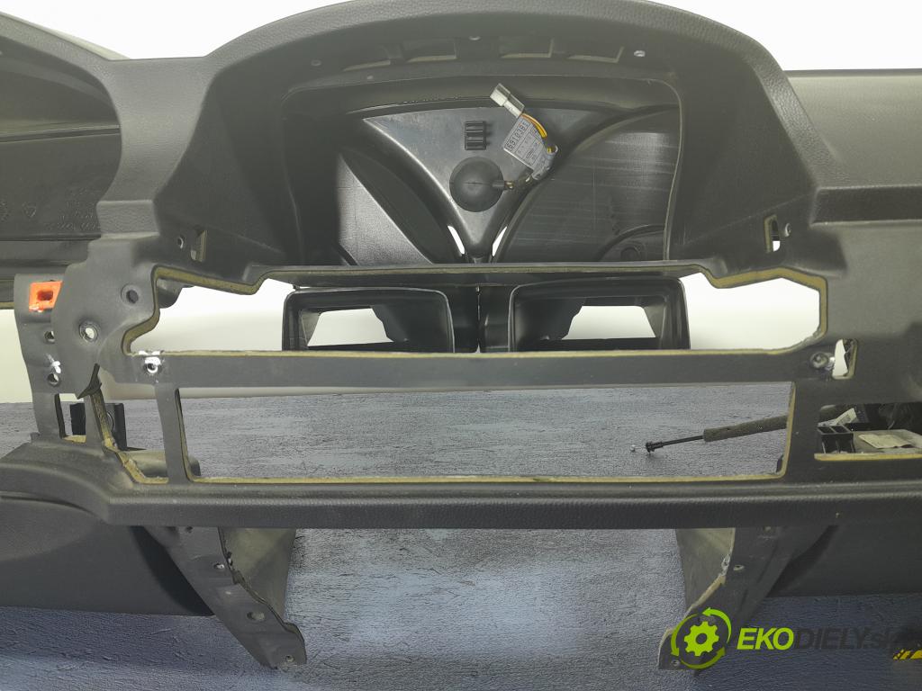 Bmw Seria 7 2006 kokpit,pristrojová doska 01