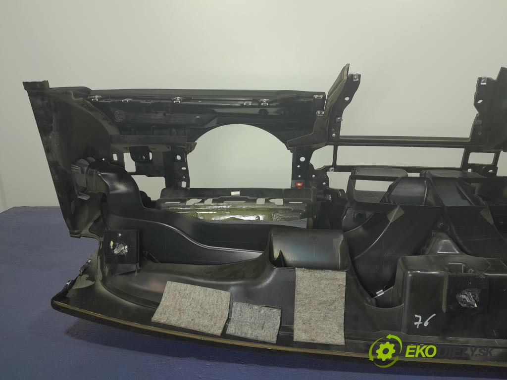 Bmw Seria 7 2006 kokpit,pristrojová doska 01