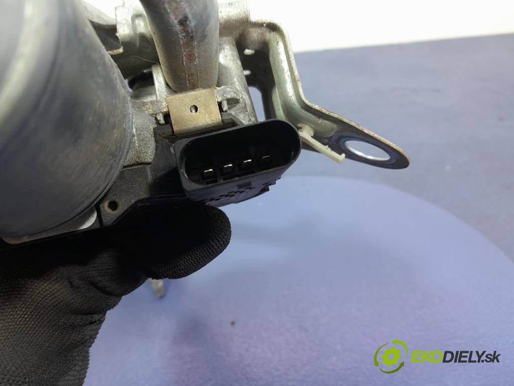 Vw Passat 2015 mechanizmus motor: Stierače: Predné 3397021866
