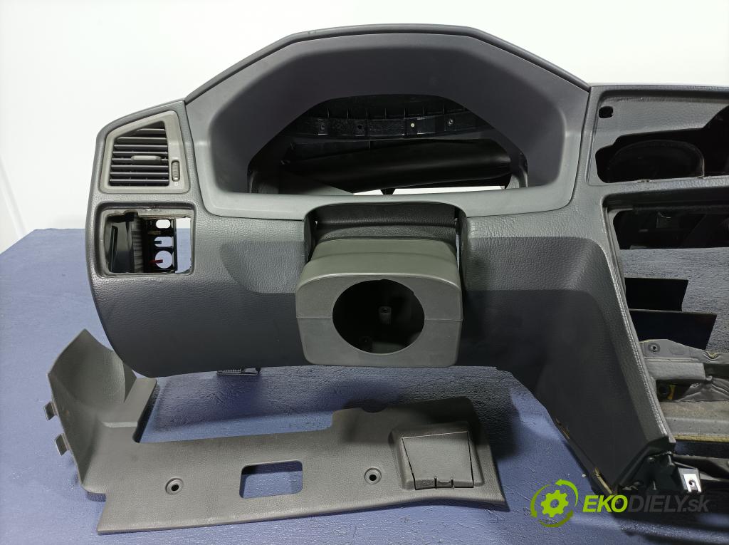 Volvo S60 2001 kokpit,pristrojová doska 01