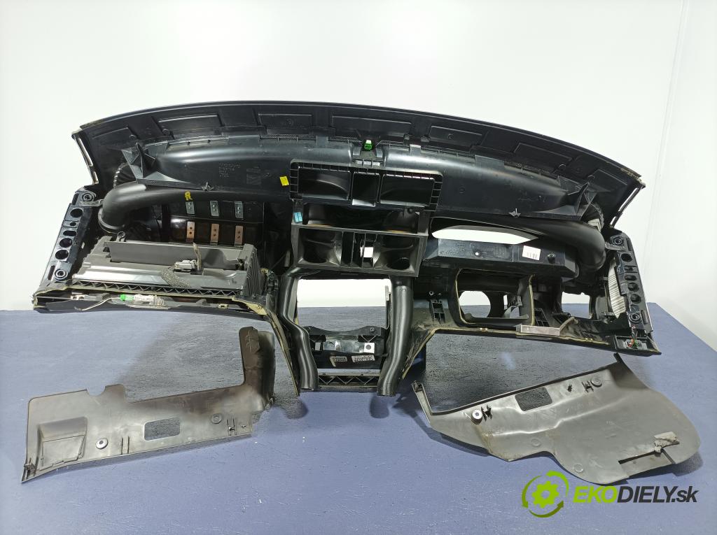 Volvo S60 2001 kokpit,pristrojová doska 01