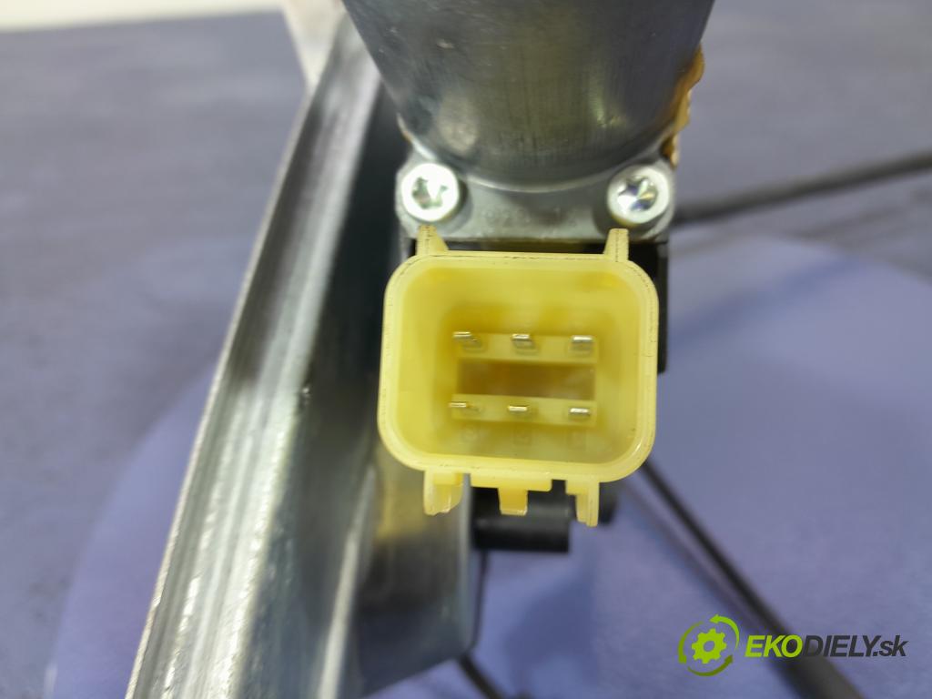 Ford Kuga 2014 mechanismus stahování Sklenka: před v pravo: CM 093120
