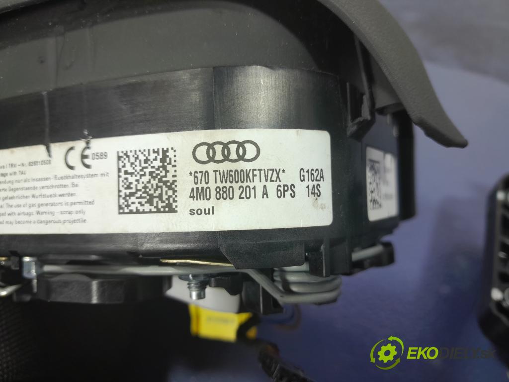 Audi Q7 2016 kokpit,pristrojová doska 01
