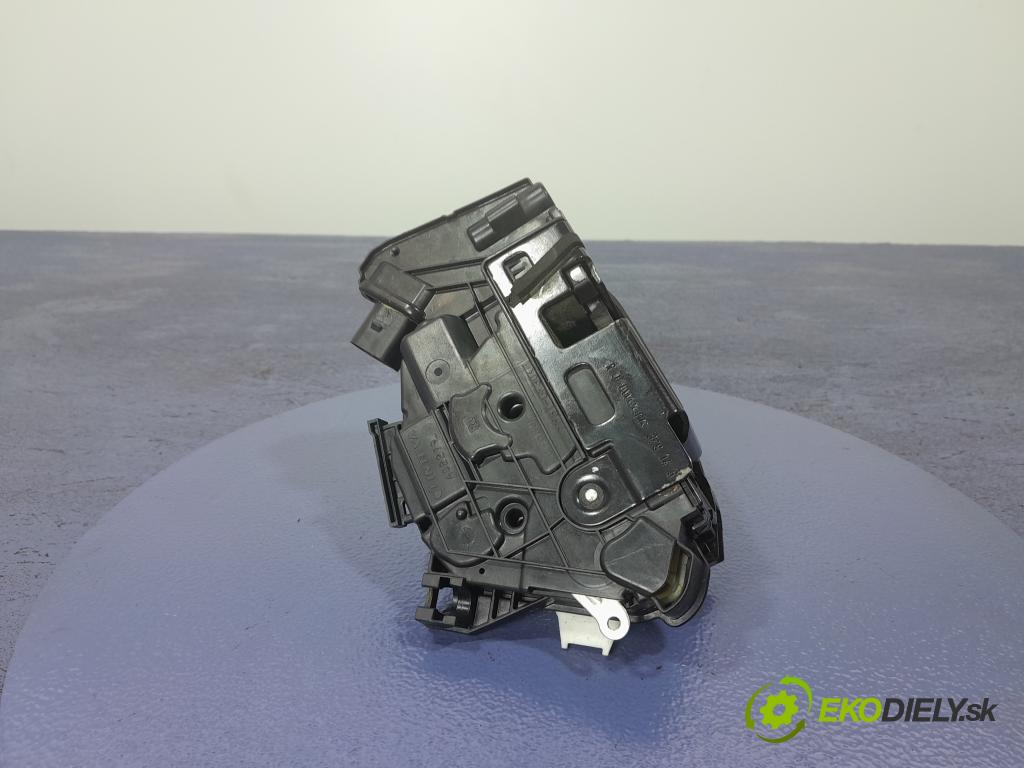 Skoda Superb 2015 zámek dveře před v pravo: 1S2837016B