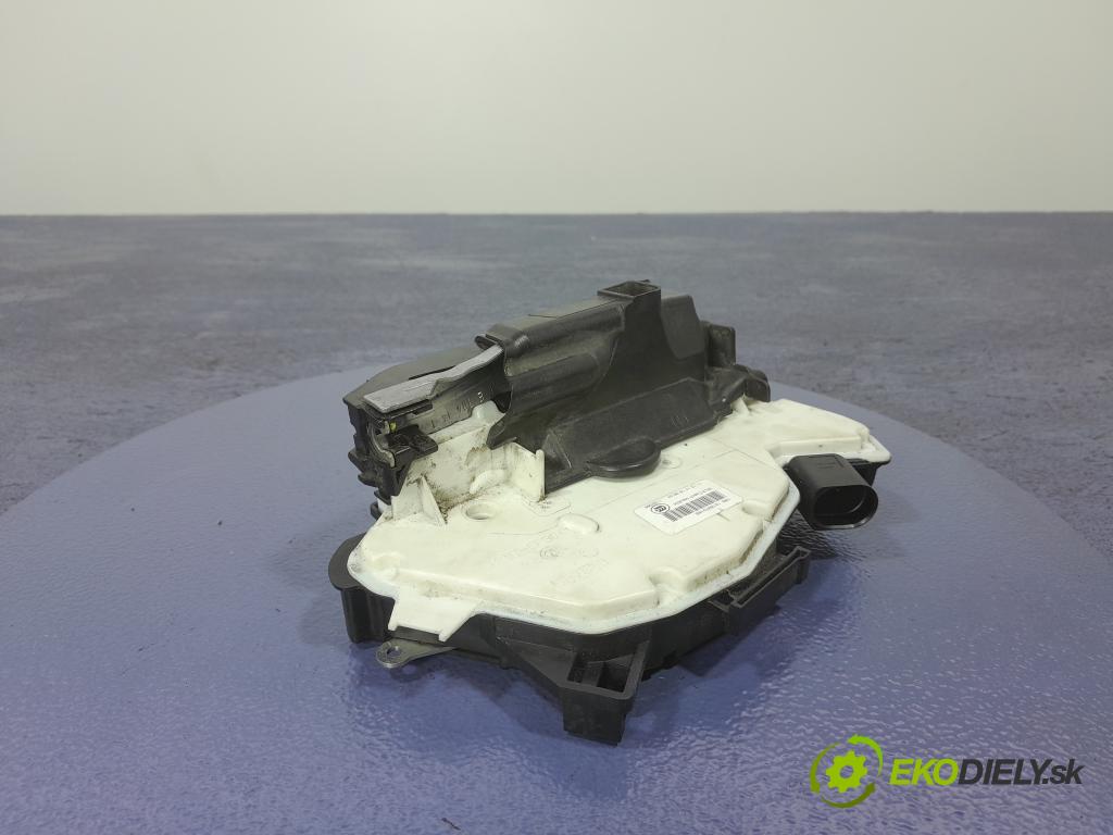 Skoda Superb 2015 zámek dveře před v pravo: 1S2837016B