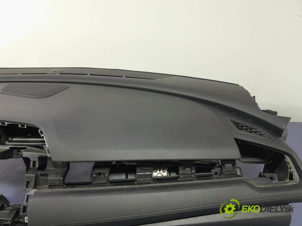 Honda Civic 2020 kokpit,pristrojová doska 01