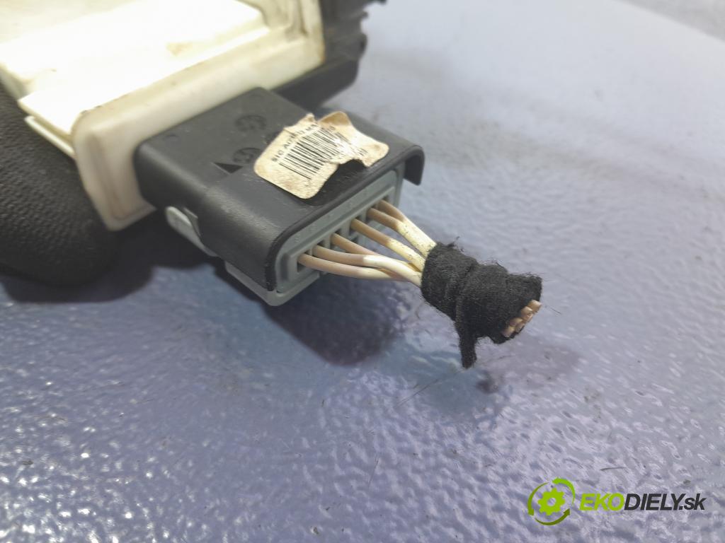 Citroen C5 2011 zámek dveře před Levý: PSA732149