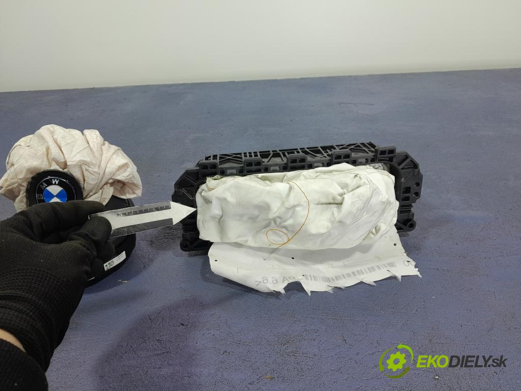 Bmw Seria 3 2022 kokpit,pristrojová doska 01