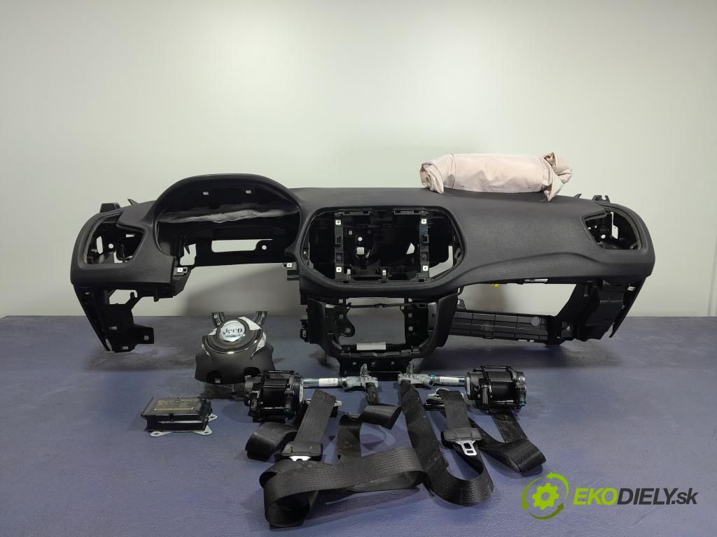 Jeep Compass 2017 kokpit,pristrojová doska 01