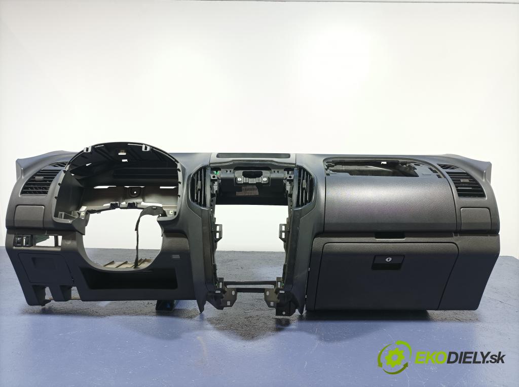 Isuzu --- 2018 kokpit,pristrojová doska 01
