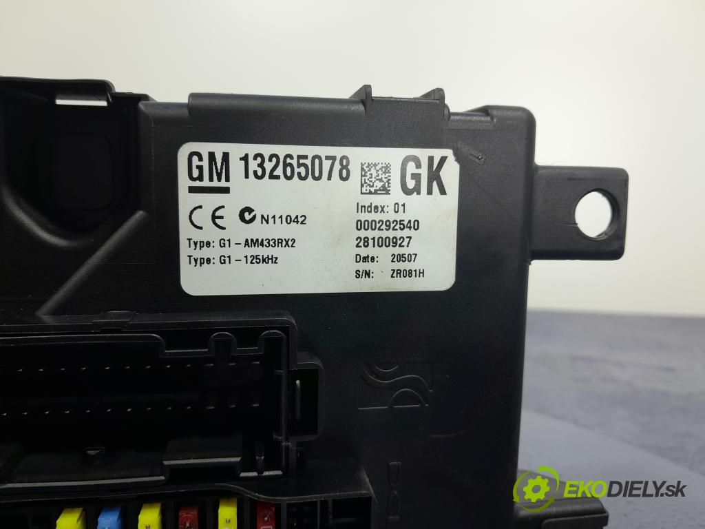 Opel Corsa 2007 skříňka Pojistky 13265078 GK