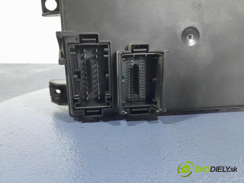 Opel Corsa 2007 skříňka Pojistky 13265078 GK