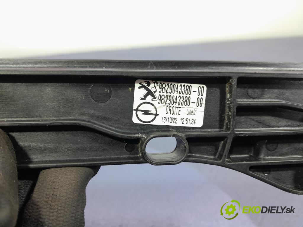 Peugeot 208 2022 mechanismus stahování Sklenka: před v pravo: 9829043380