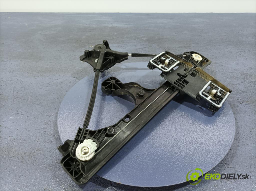 Peugeot 208 2022 mechanismus stahování Sklenka: Zad: v pravo: 9829045880
