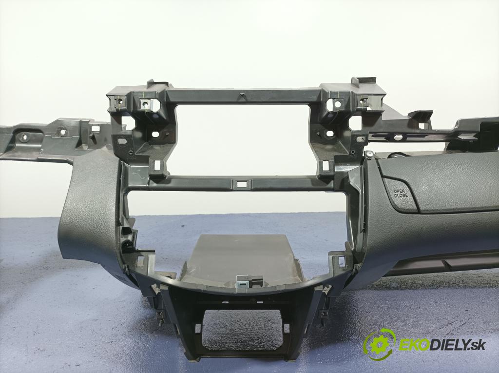 Toyota Rav4 2012 kokpit,pristrojová doska 55303-42010