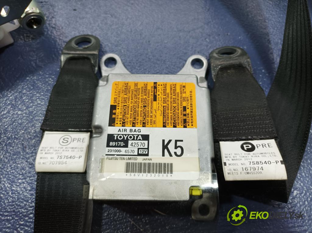 Toyota Rav4 2012 kokpit,pristrojová doska 01