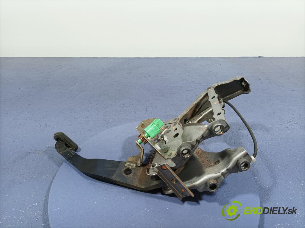 Toyota Rav4 2012 pedále 01