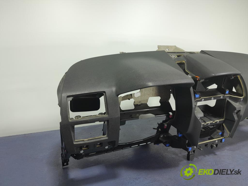 Opel Zafira 2006 kokpit,pristrojová doska 01