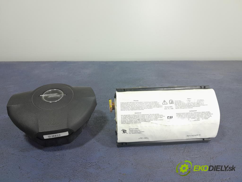 Opel Zafira 2006 kokpit,pristrojová doska 01