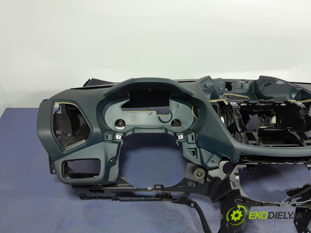 Ford C-max 2010 kokpit,pristrojová doska 01