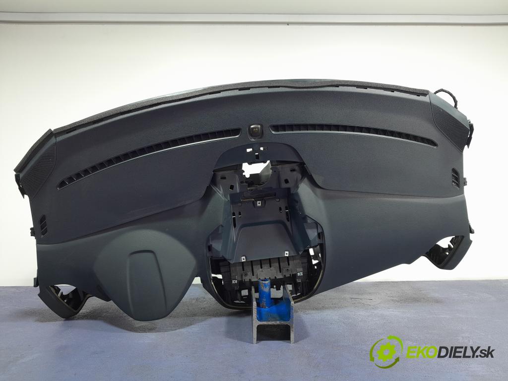 Ford C-max 2010 kokpit,pristrojová doska 01