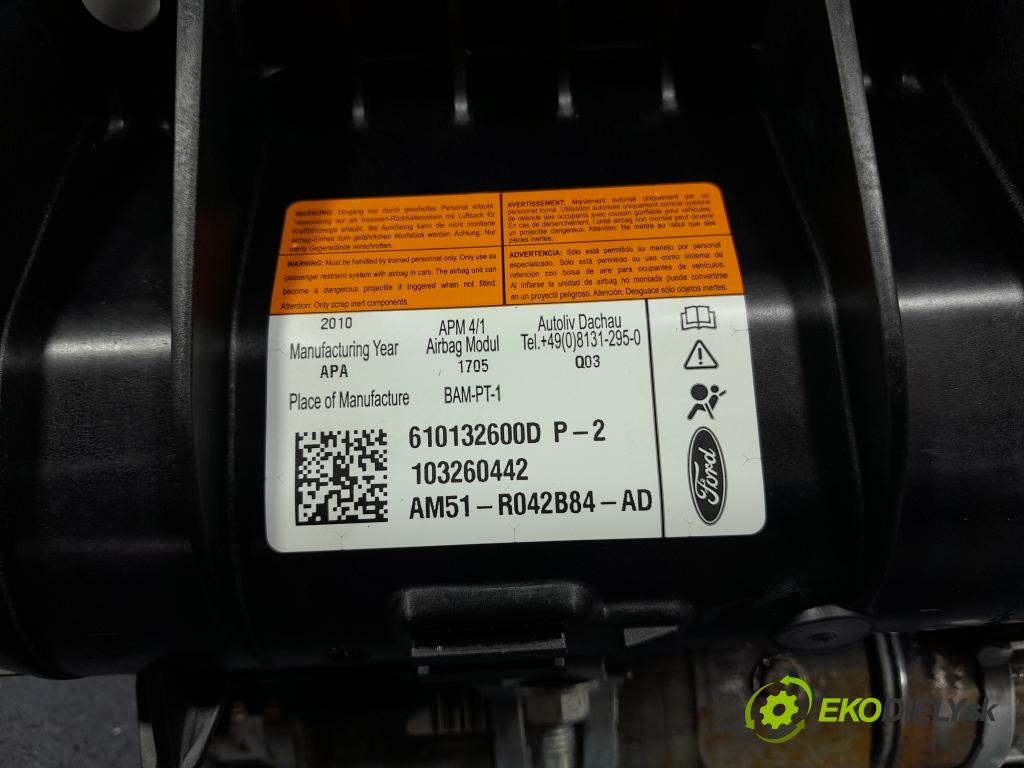 Ford C-max 2010 kokpit,pristrojová doska 01