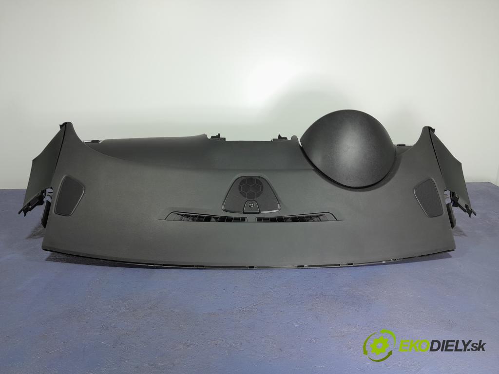 Opel Astra 2013 kokpit,pristrojová doska 01
