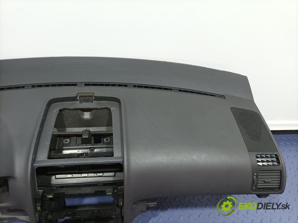 Vw Touran 2004 kokpit,pristrojová doska 01