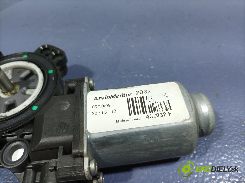Nissan Qashqai 2009 mechanismus stahování Sklenka: před v pravo: 402032F