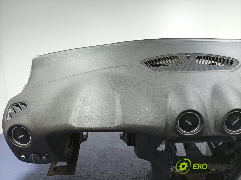 Ford Mondeo 2011 kokpit,pristrojová doska 01