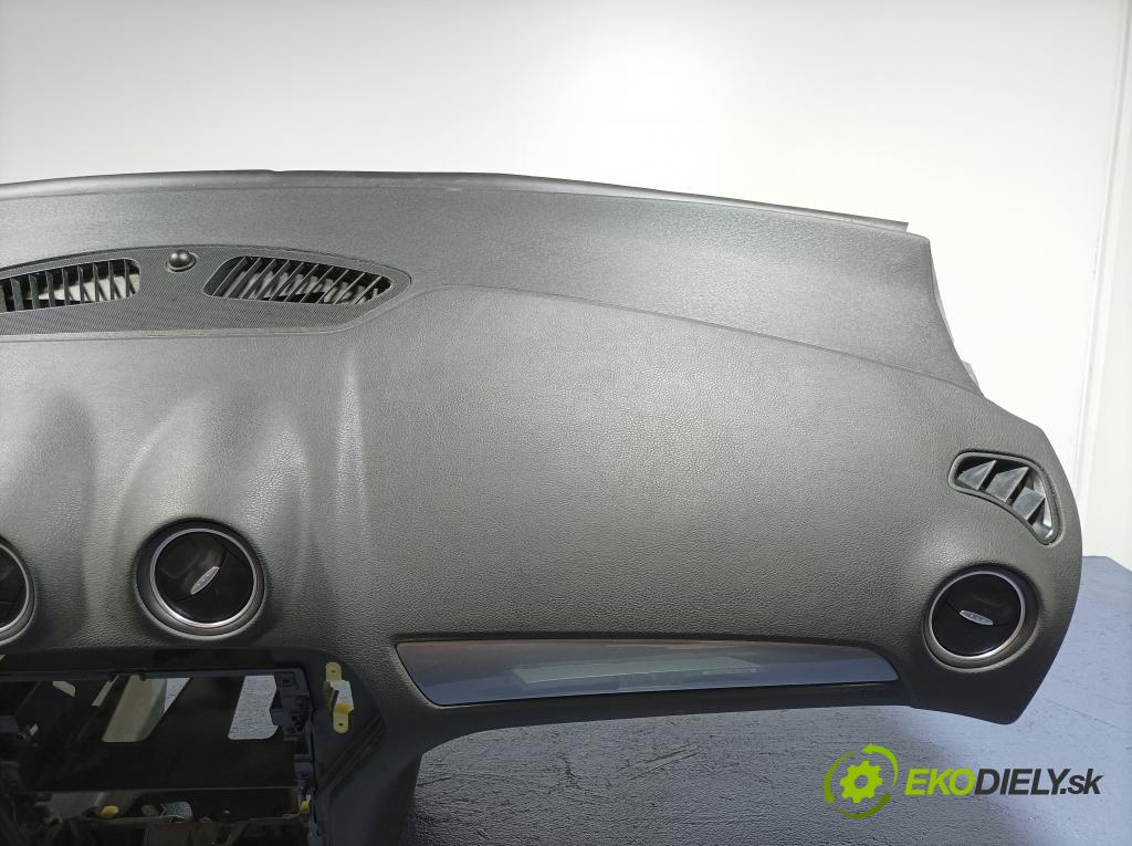 Ford Mondeo 2011 kokpit,pristrojová doska 01