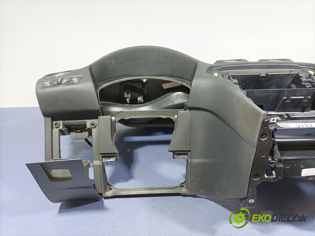 Ford Mondeo 2011 kokpit,pristrojová doska 01