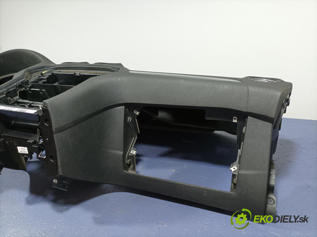 Ford Mondeo 2011 kokpit,pristrojová doska 01