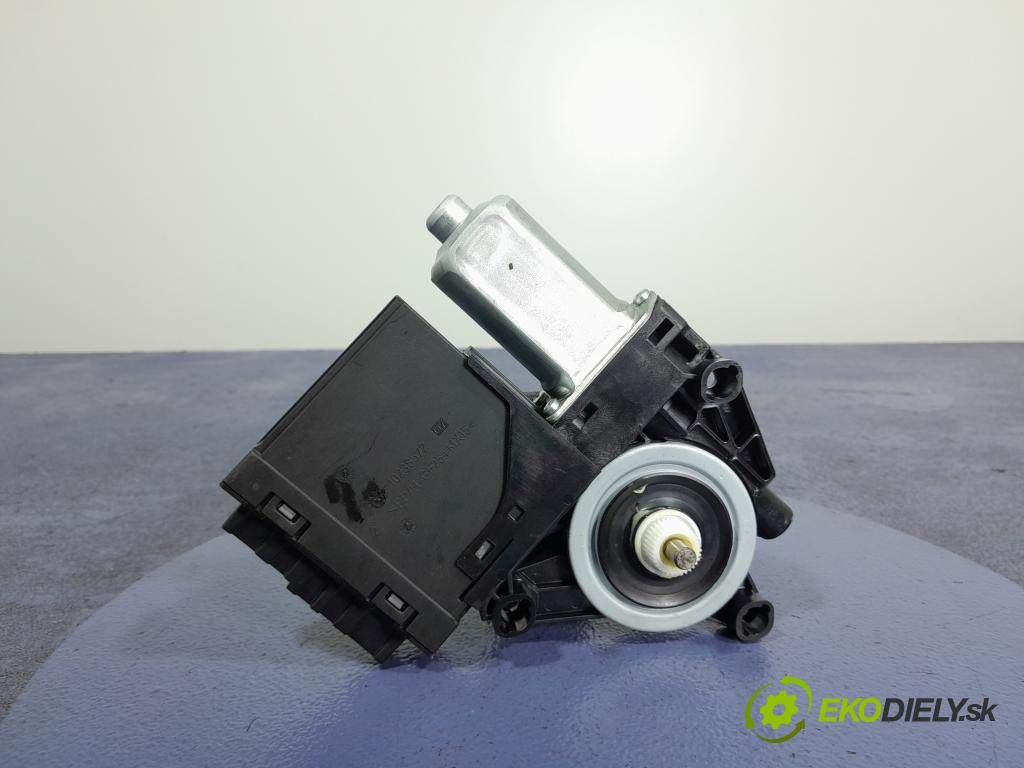 Volvo Xc90 2016 mechanismus stahování Sklenka: před v pravo: 31453358