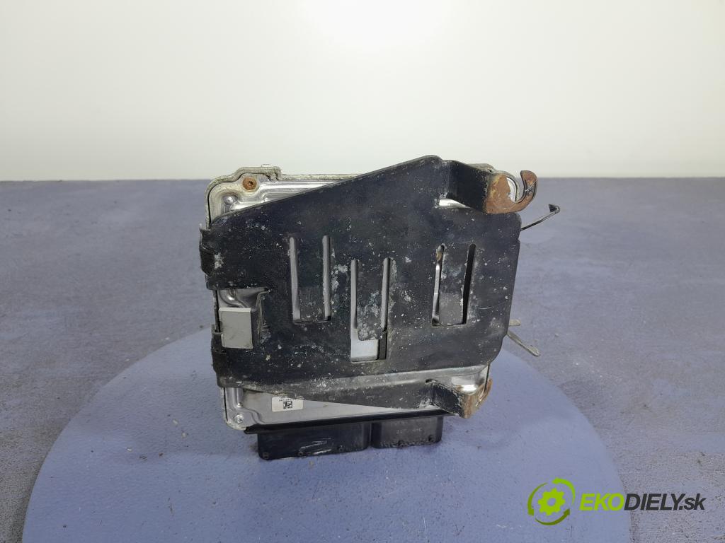 Skoda Octavia 2008 riadiaca jednotka Motor: 03L906022HE