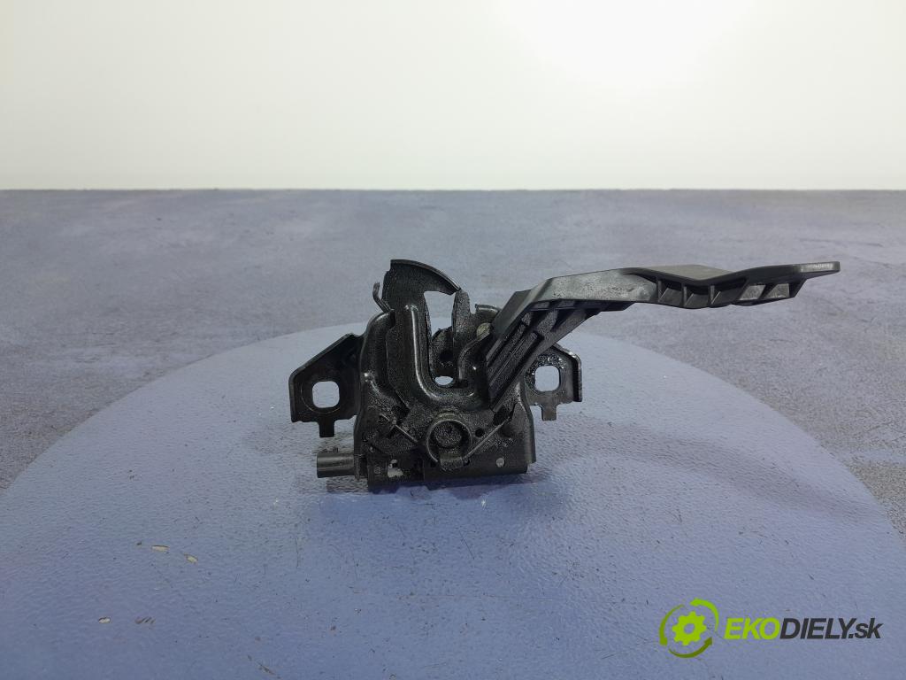 Renault Arkana 2021 zámek masky: 01