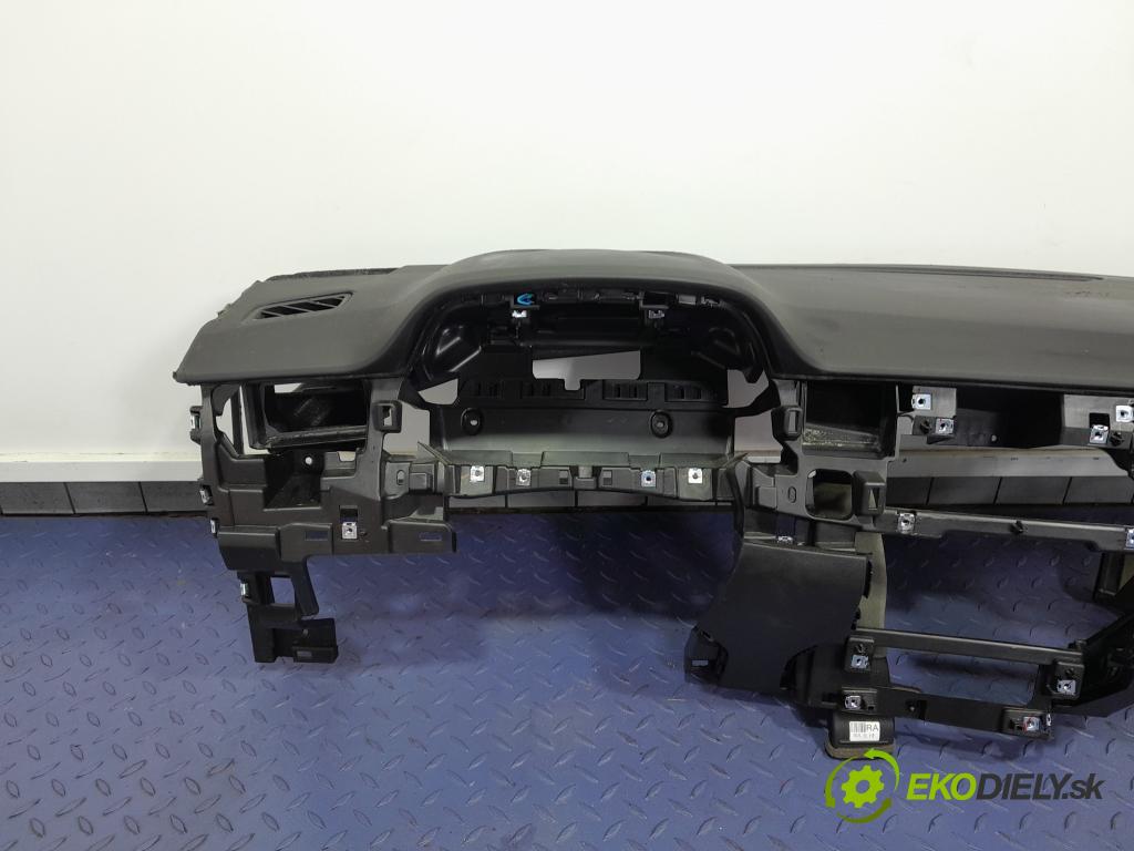 Renault Arkana 2021 kokpit,pristrojová doska 01