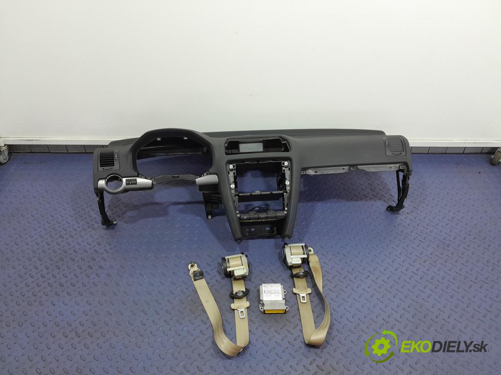 Skoda Octavia 2008 kokpit,pristrojová doska