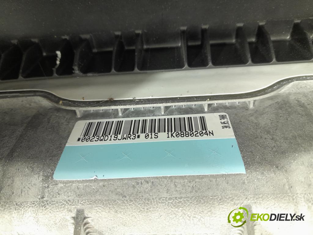Skoda Octavia 2008 kokpit,pristrojová doska