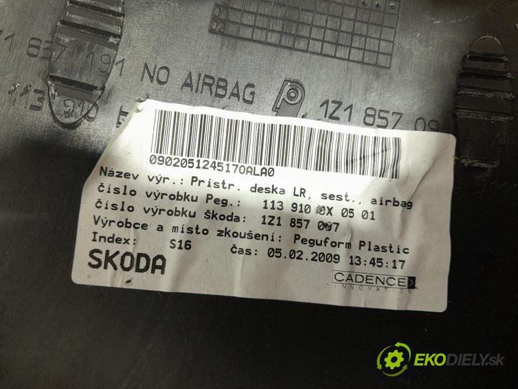 Skoda Octavia 2008 kokpit,pristrojová doska