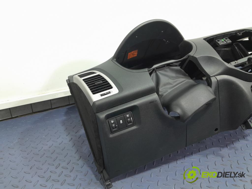 Hyundai I20 2011 kokpit,pristrojová doska 01