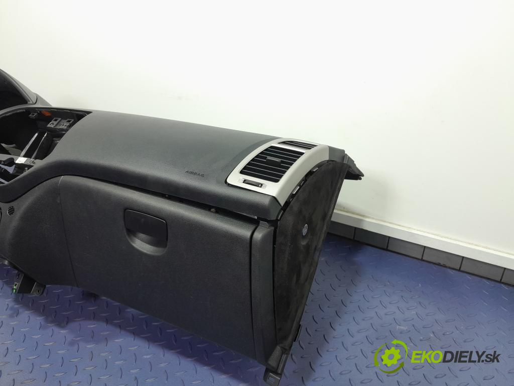 Hyundai I20 2011 kokpit,pristrojová doska 01