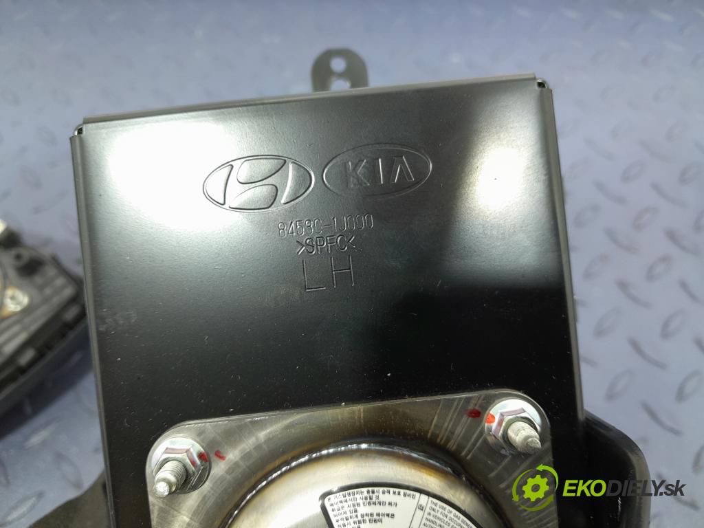 Hyundai I20 2011 kokpit,pristrojová doska 01